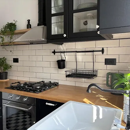 Basil Street - Free Parking *