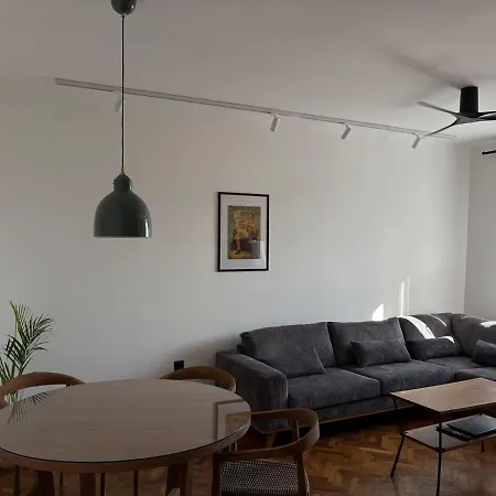 Basil Street - Free Parking Σίμπενικ