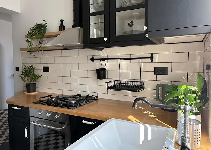 Basil Street - Free Parking *