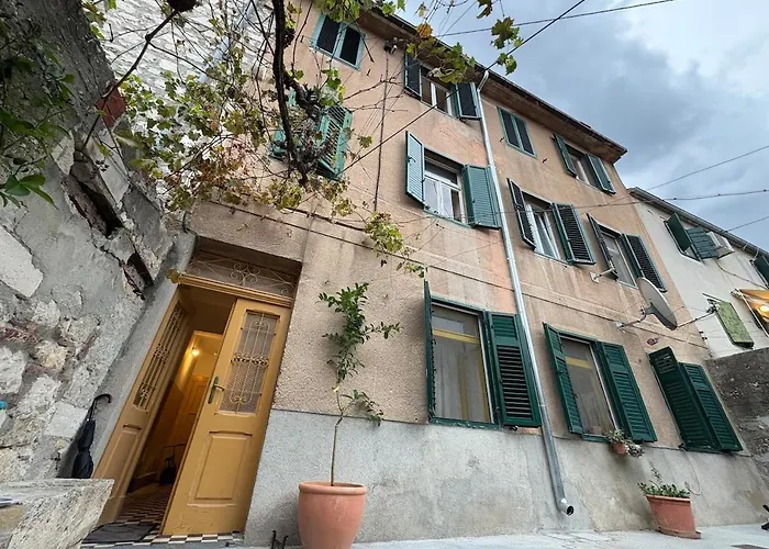 Basil Street - Free Parking Σίμπενικ