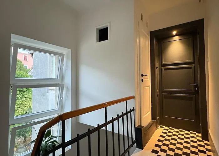 Basil Street - Free Parking *