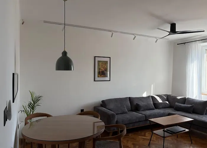 Basil Street - Free Parking Σίμπενικ